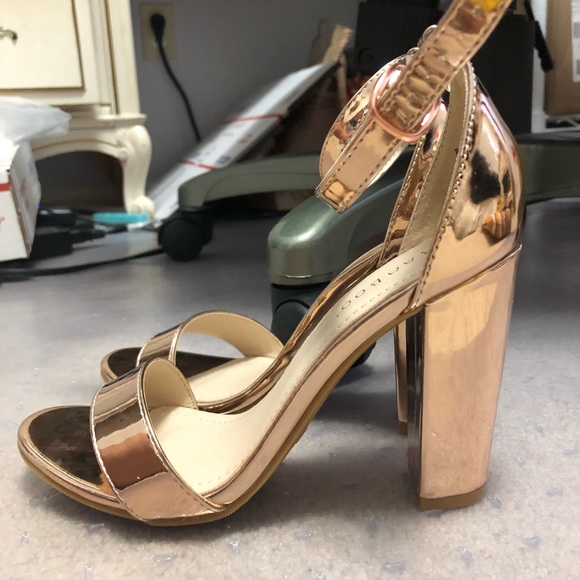 Shoes - 🚫SOLD ON MERCARI NWOT Rose gold heels
